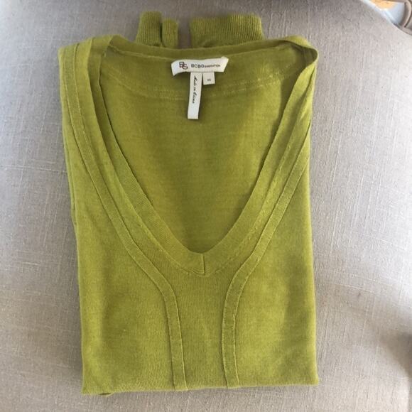 BCBG Sheer Olive Green V-Neck Pullover Sweater Wool Blend XS Long Sleeve Knit - Picture 9 of 9